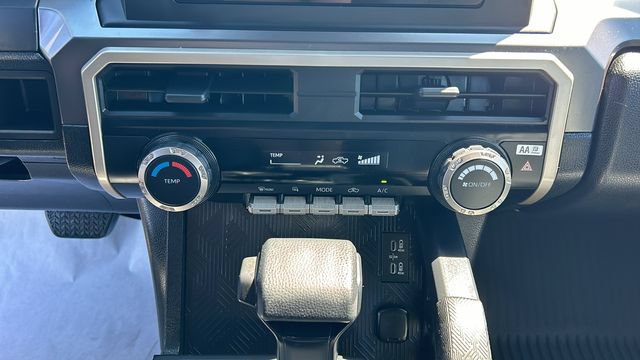 Used 2024 Toyota Tacoma SR5 AWD/4WD image 21