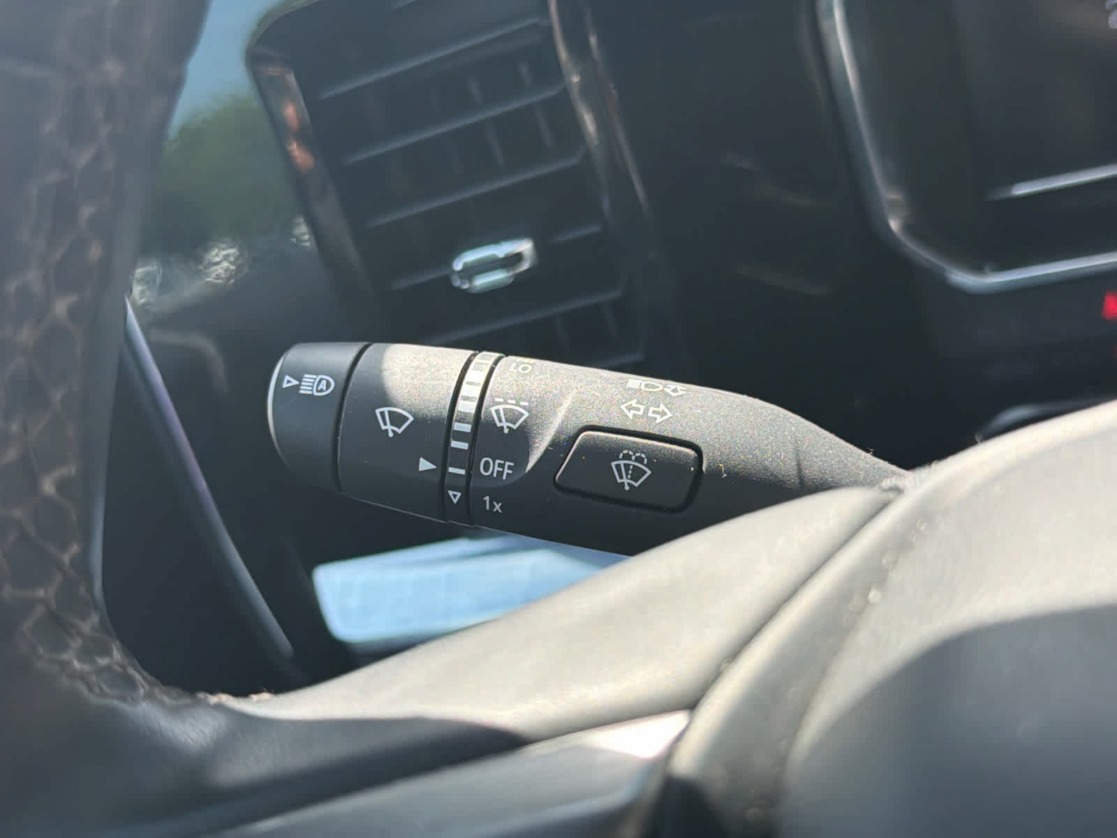 Used 2024 Chevrolet Silverado 1500 LT AWD/4WD image 25