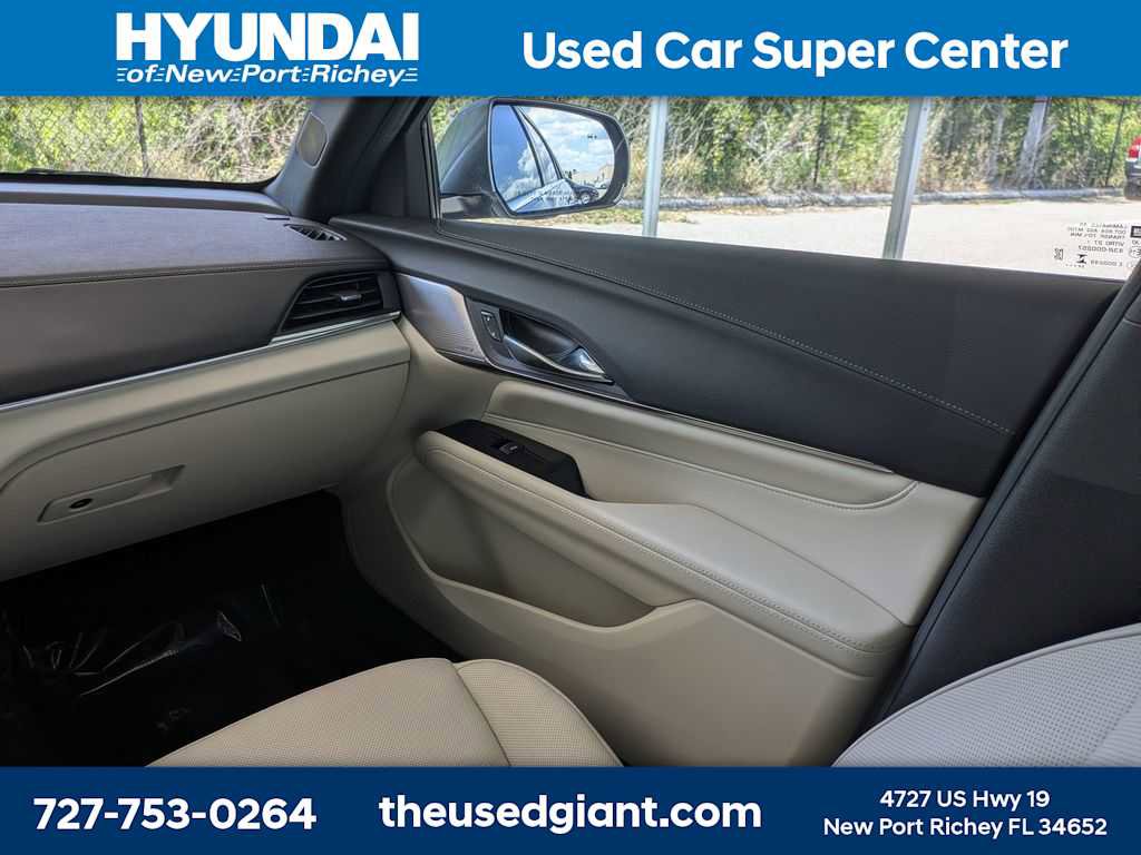 Used 2025 Cadillac CT4 Premium Luxury RWD image 17