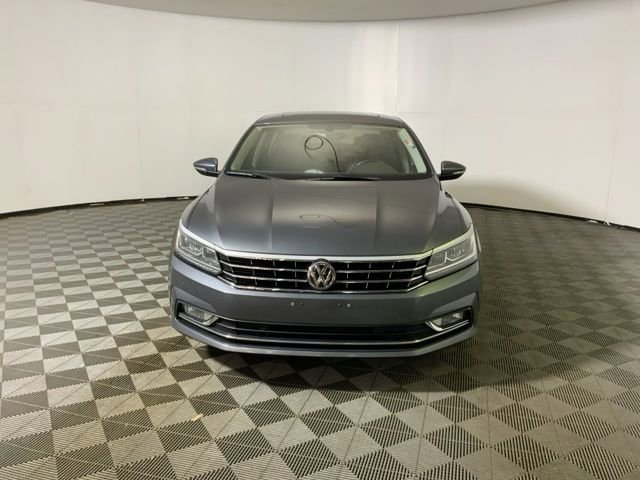 Used 2018 Volkswagen Passat 2.0T SE FWD image 2
