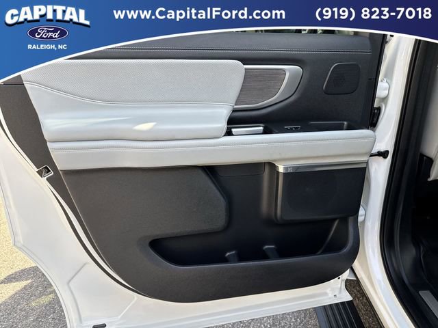 Certified 2025 Ford Expedition Max Platinum w/ Platinum Ultimate Package AWD/4WD image 17