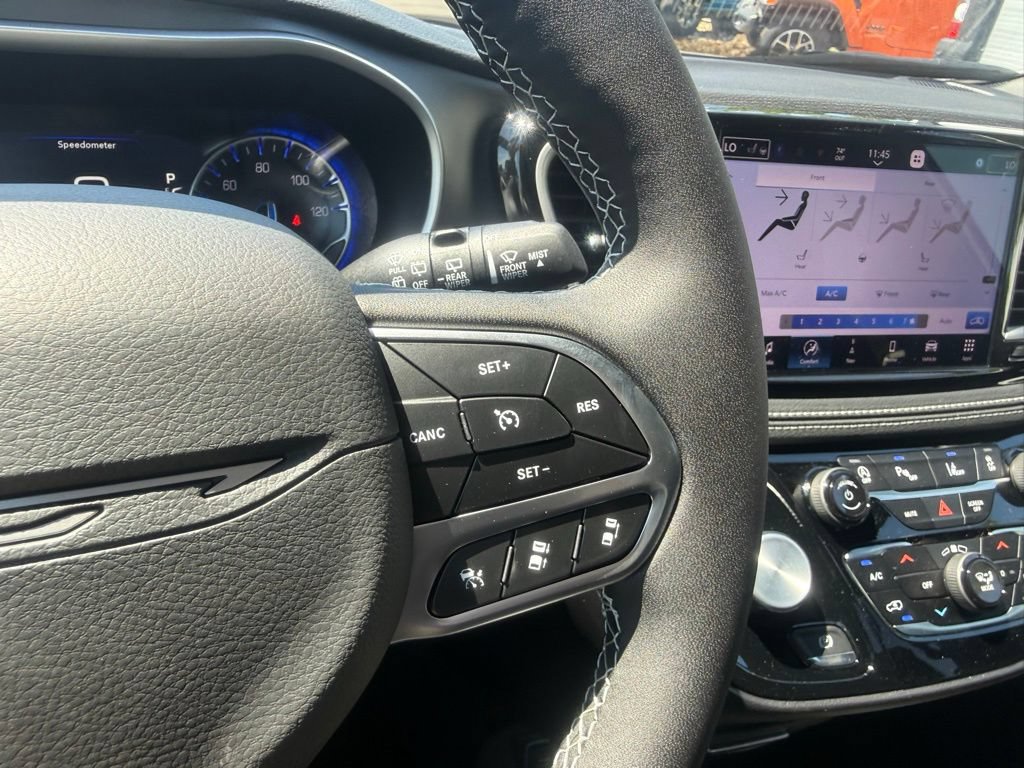 New 2027 Chrysler Pacifica Select w/ Family Tech Group FWD image 20