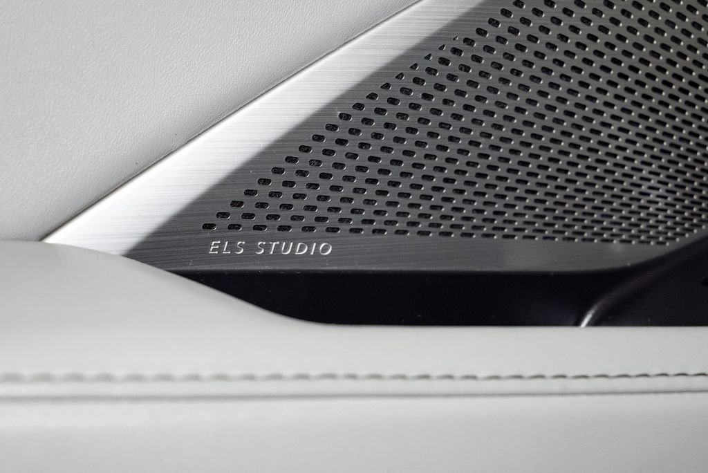 Used 2023 Acura MDX SH-AWD w/ Technology Package image 9