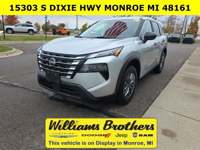 Used 2024 Nissan Rogue S image 1