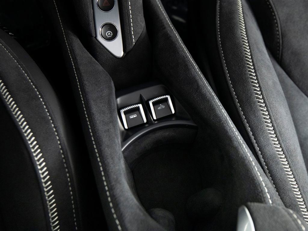 Used 2024 McLaren 750S Spider image 26