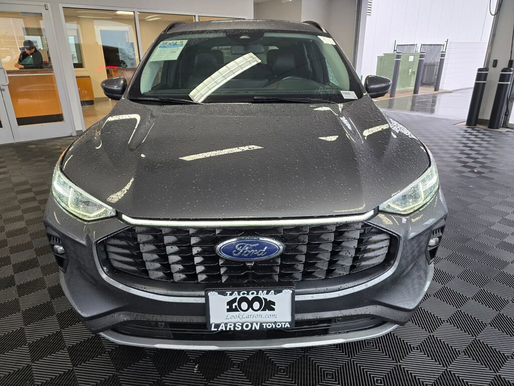 Used 2024 Ford Escape Platinum image 8