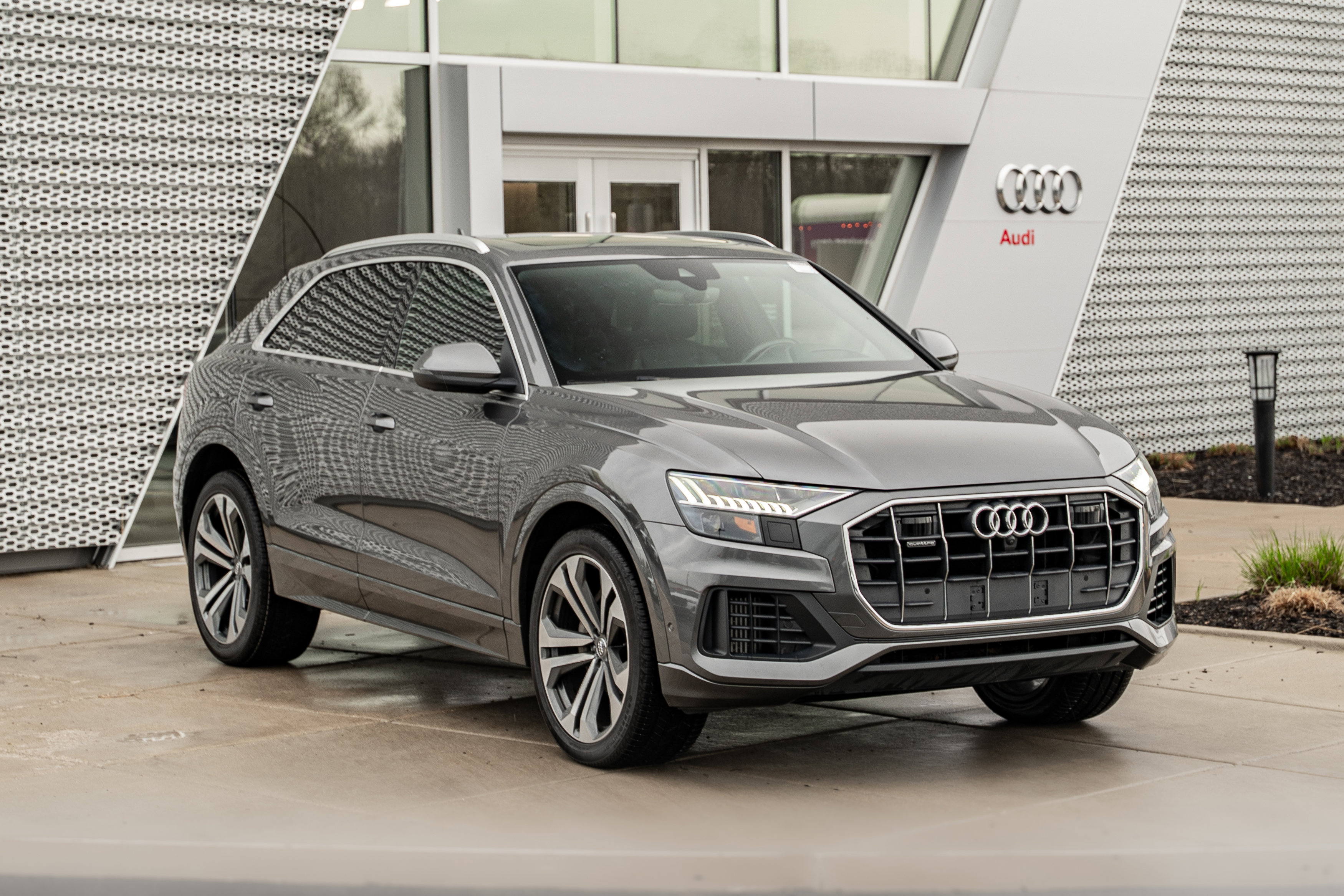 Used 2019 Audi Q8 Prestige w/ Towing Package image 2