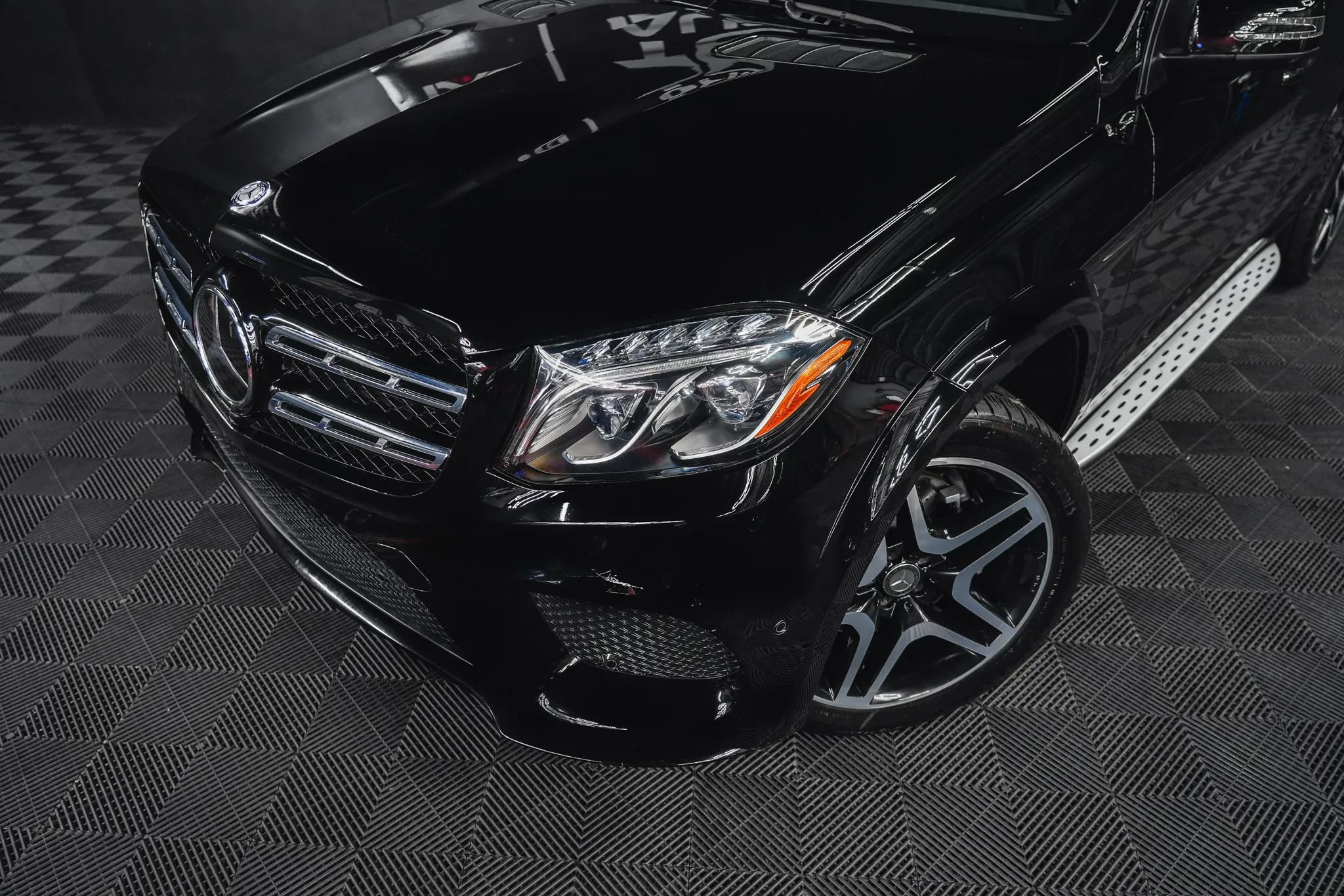 Used 2017 Mercedes-Benz GLS 550 GLS 550 Sport Utility 4D image 3