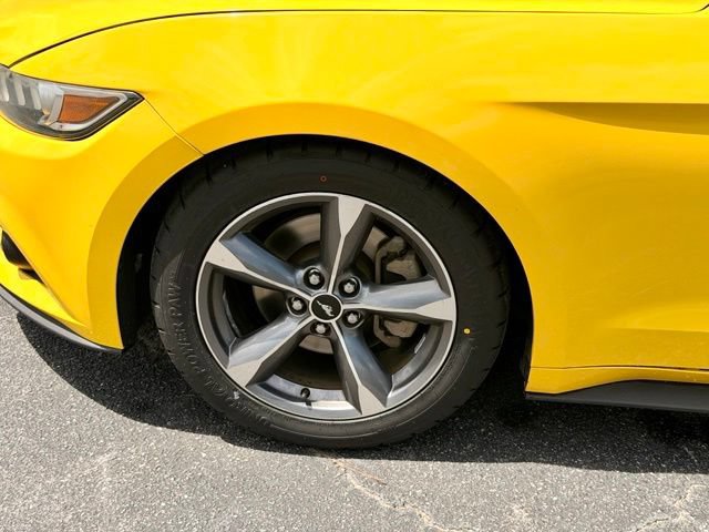 Used 2016 Ford Mustang Convertible w/ Equipment Group 051A RWD image 32