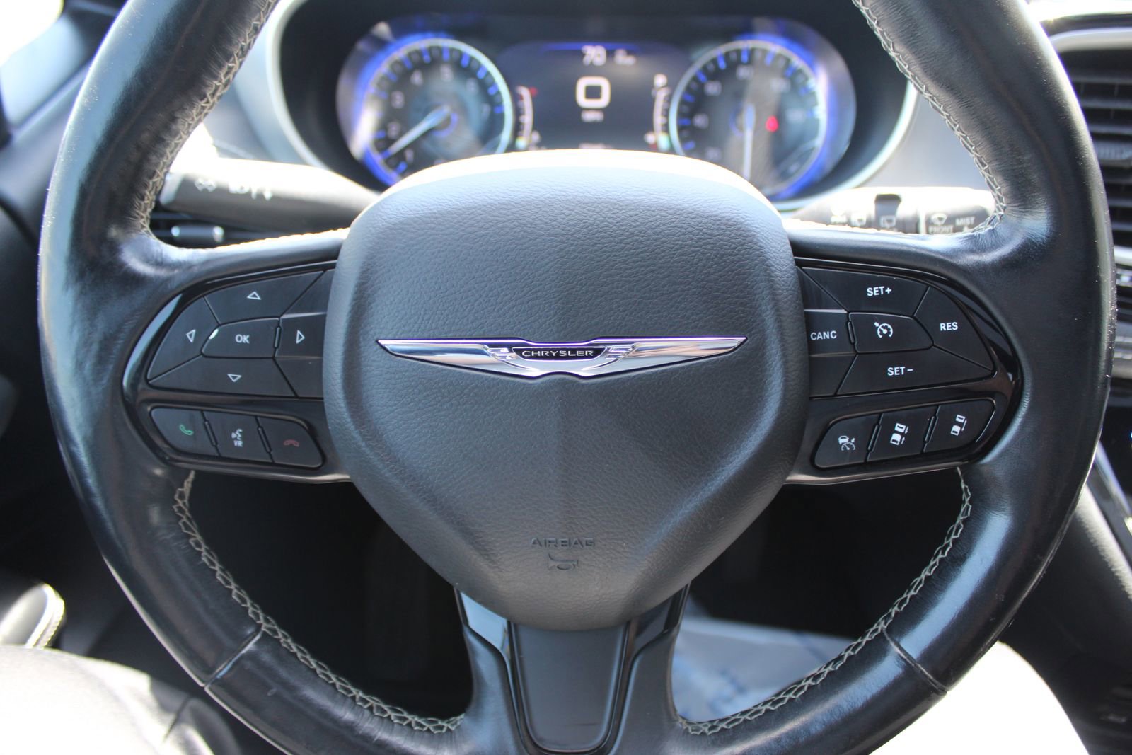 Used 2021 Chrysler Pacifica Touring-L w/ Uconnect Theater Family Group FWD image 25