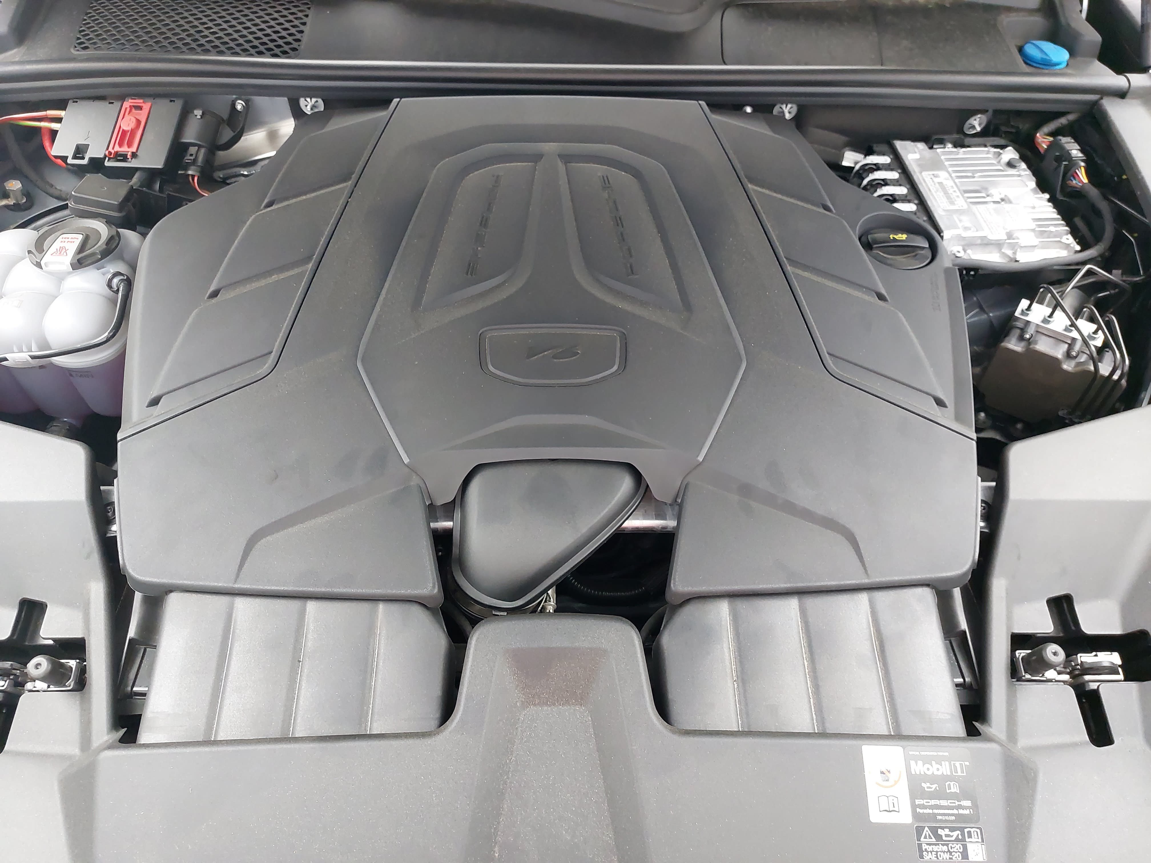 Certified 2026 Porsche Cayenne AWD/4WD image 33