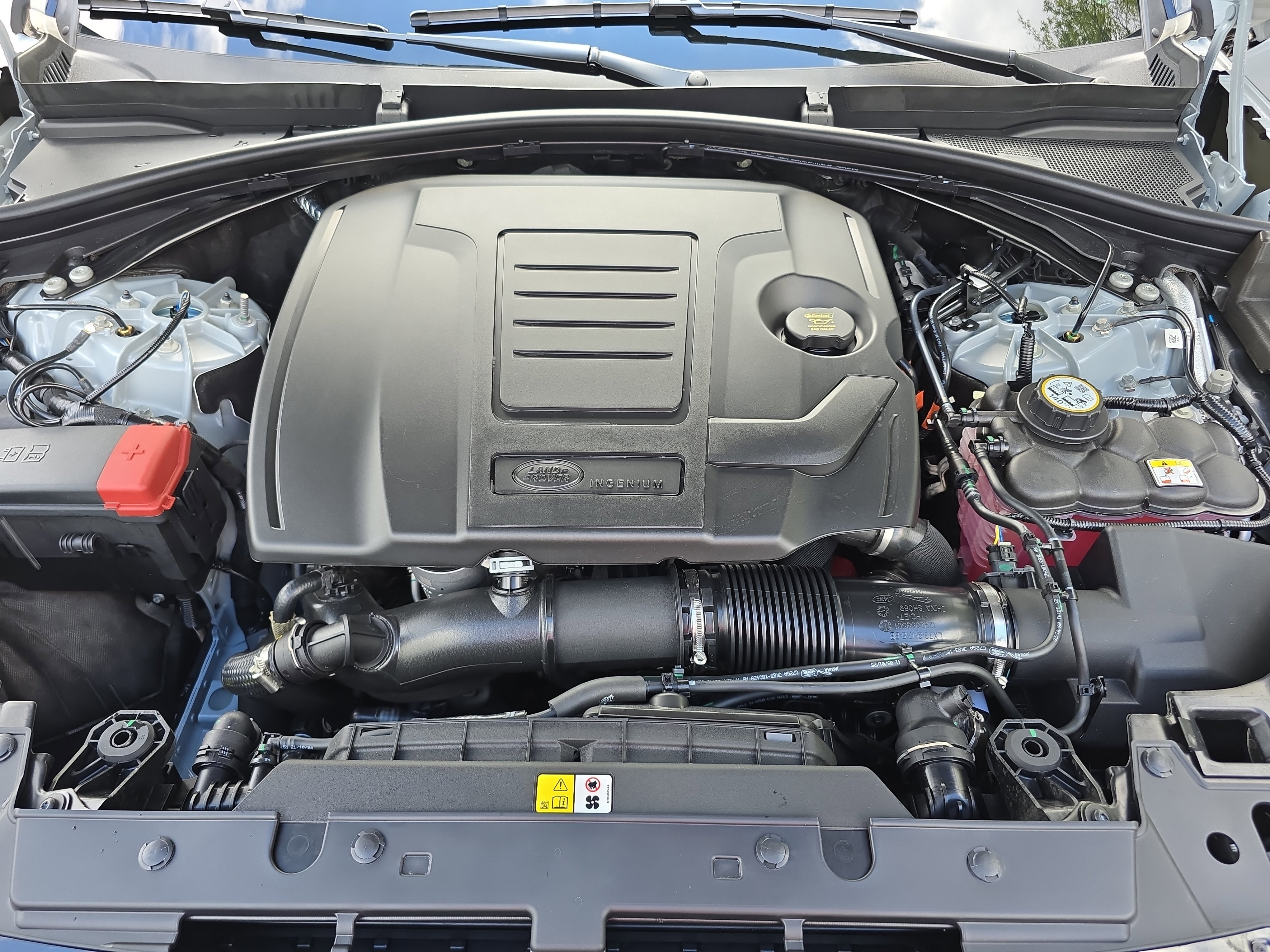 New 2026 Land Rover Range Rover Velar Dynamic SE image 32
