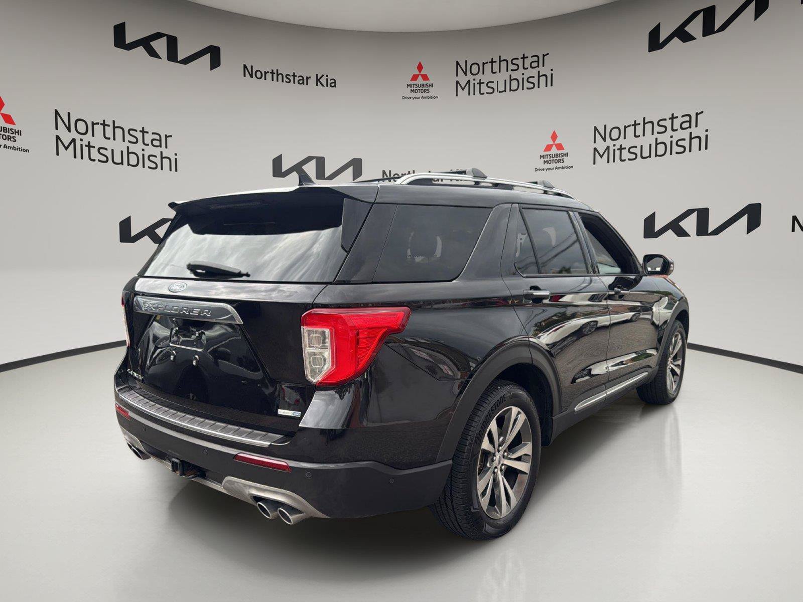 Used 2020 Ford Explorer Platinum w/ Premium Technology Package AWD/4WD image 6