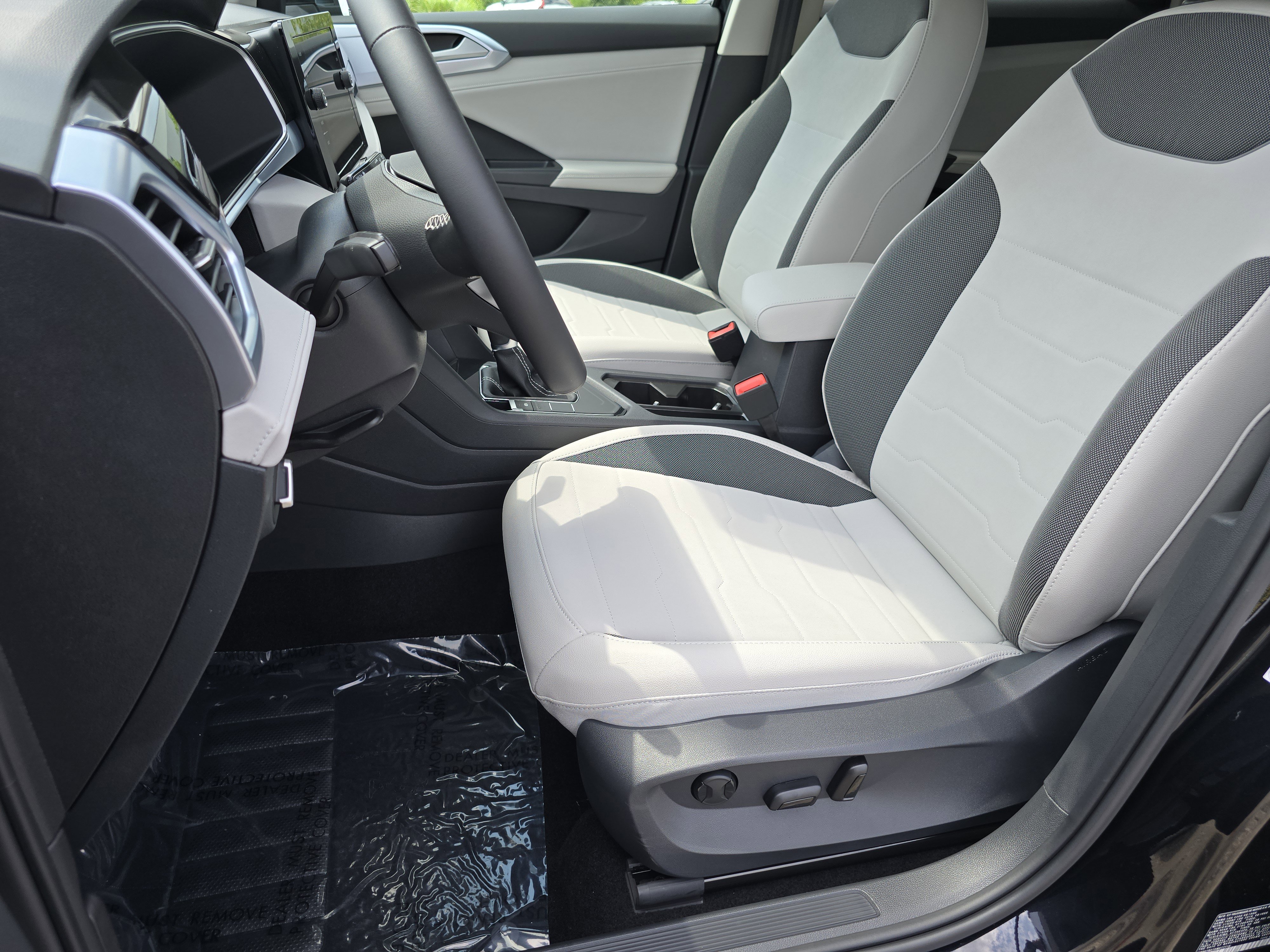 New 2025 Volkswagen Taos SE image 21