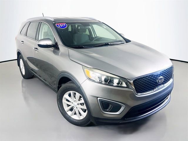 Used 2017 Kia Sorento LX image 2
