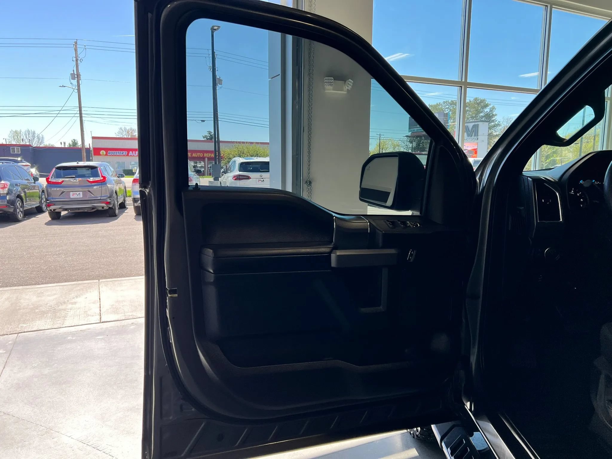 Used 2015 Ford F150 XLT w/ Equipment Group 302A Luxury AWD/4WD image 10