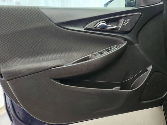 Used 2017 Chevrolet Malibu LT FWD image 19