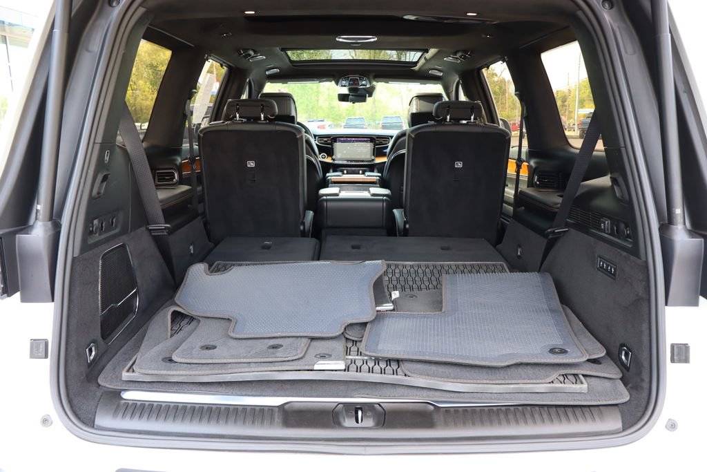 Used 2022 Jeep Grand Wagoneer Series III w/ Rear Seat Video Group 1 AWD/4WD image 25