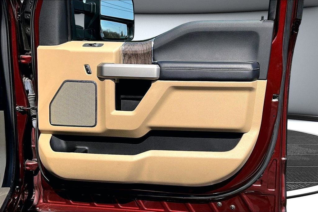 Used 2017 Ford F250 Lariat w/ Chrome Package image 25