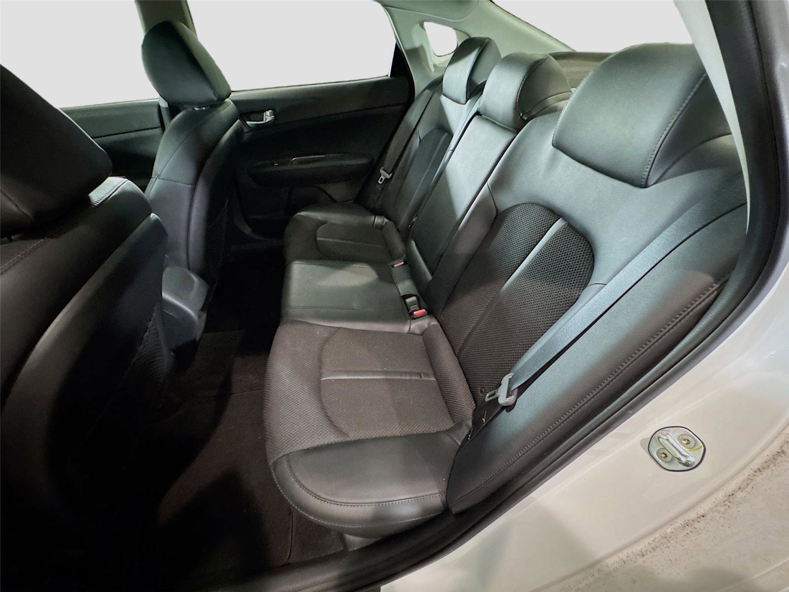 Used 2019 Kia Optima S image 12