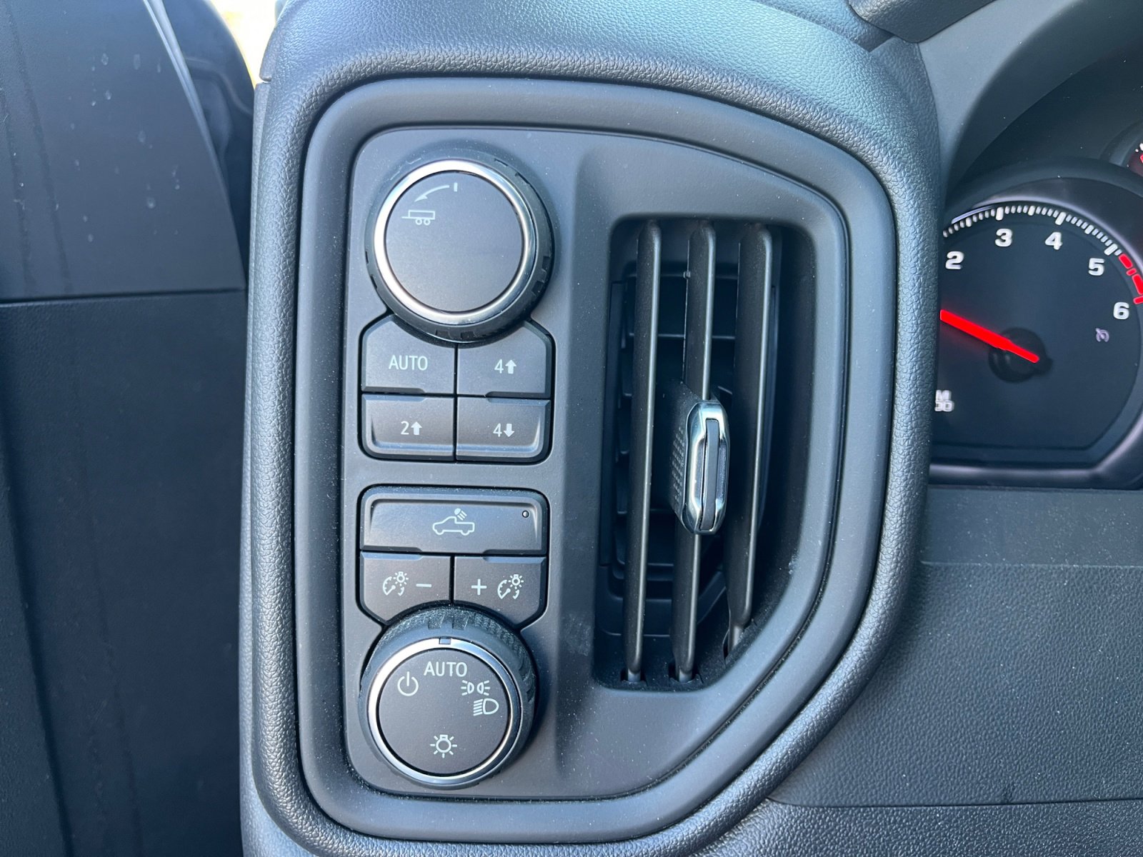 Used 2025 Chevrolet Silverado 1500 Custom Trail Boss image 20