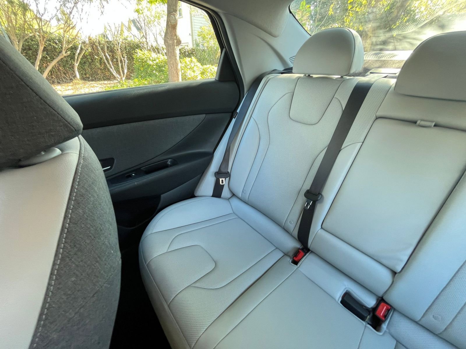 Used 2025 Hyundai Elantra Limited image 38