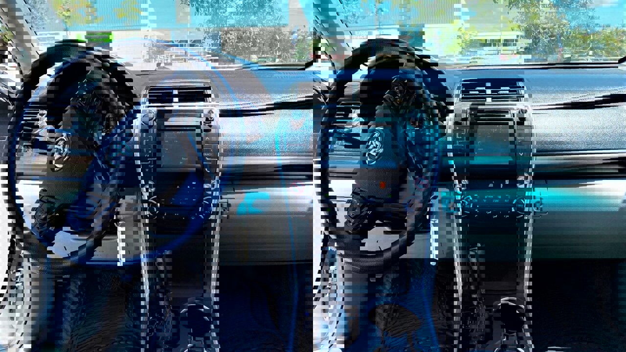 Used 2017 Toyota Camry LE image 9