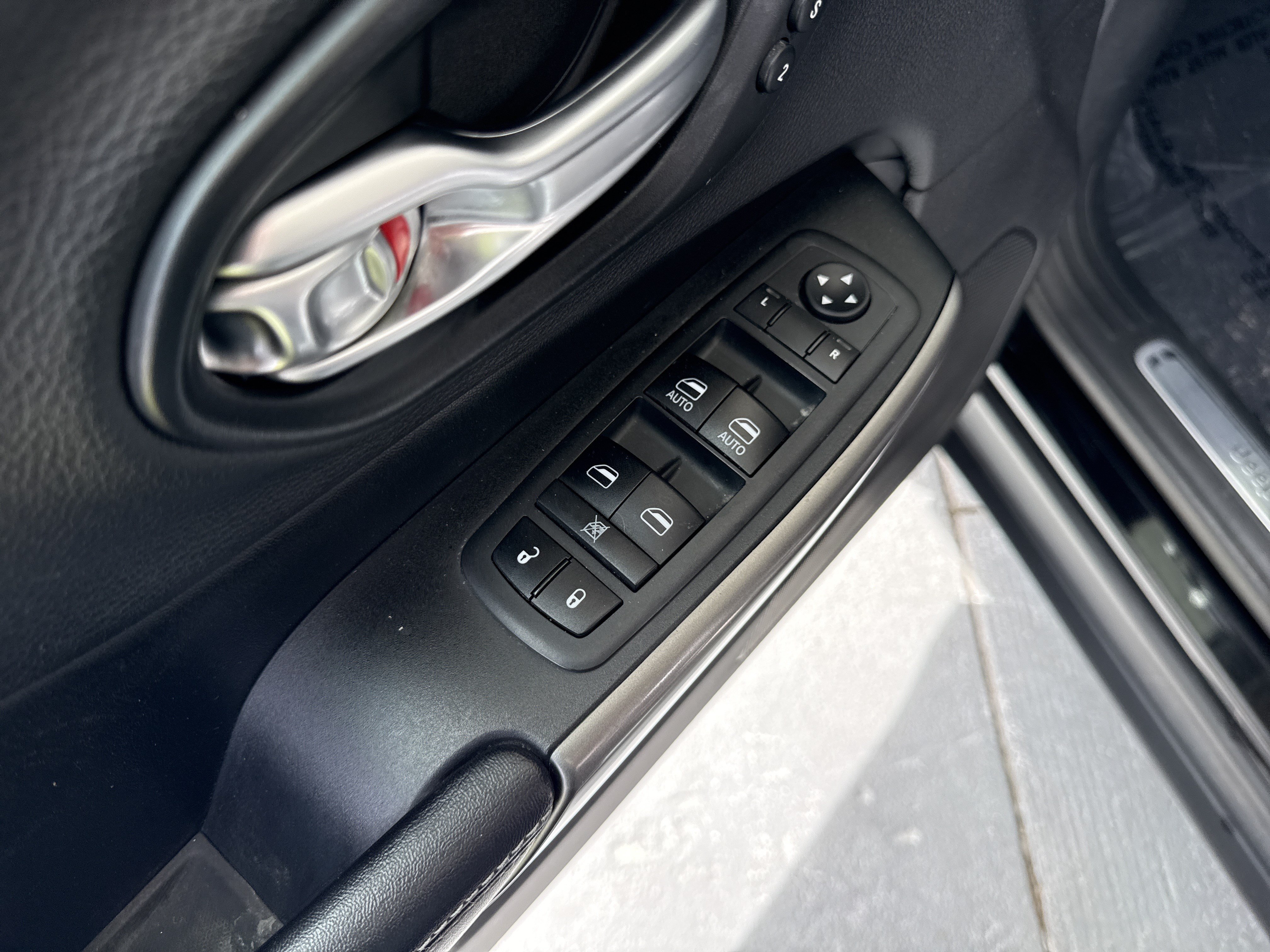 Used 2020 Jeep Cherokee Limited AWD/4WD image 14