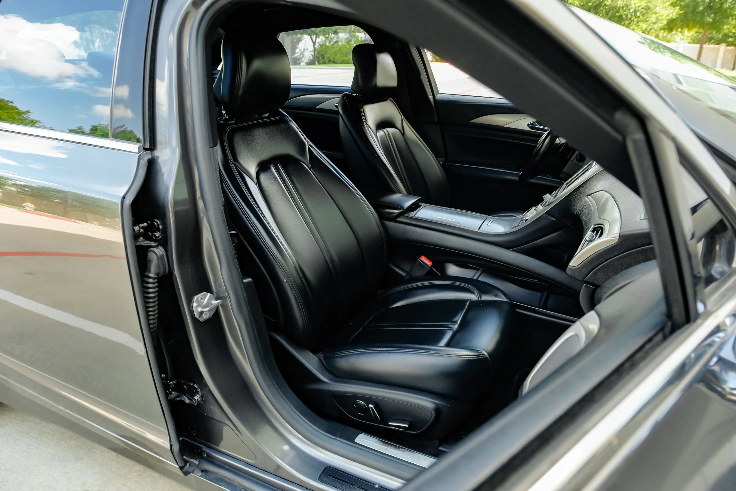 Used 2017 Lincoln MKZ Premiere FWD image 39