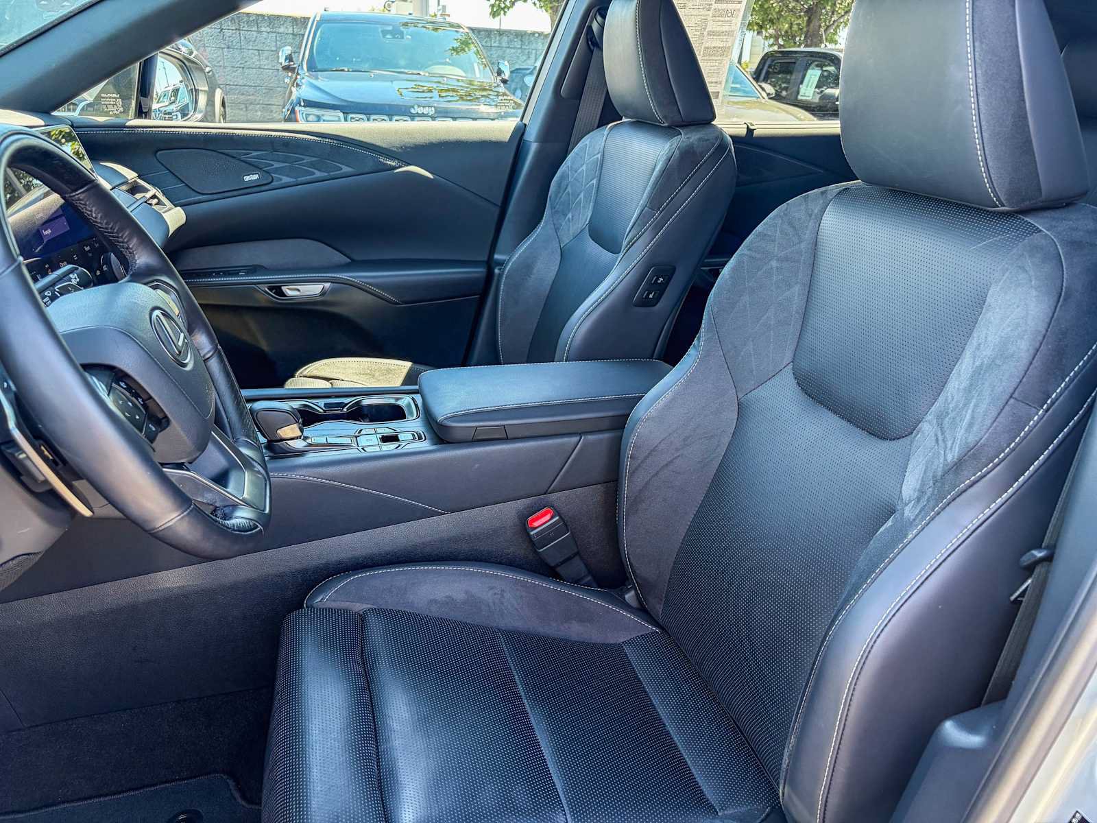 Used 2025 Lexus RX 450h AWD w/ Convenience Package image 16