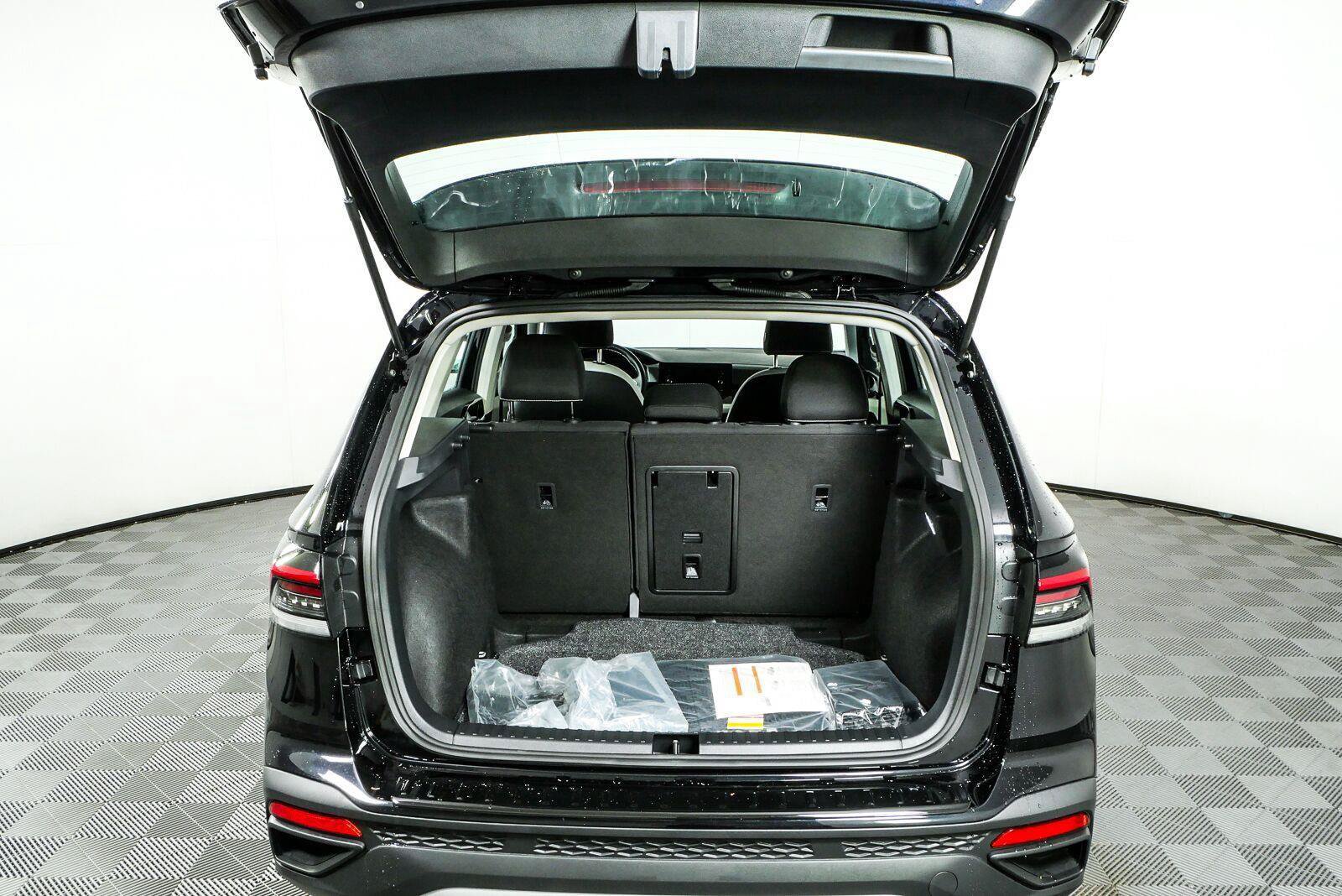 New 2027 Volkswagen Taos S FWD image 12