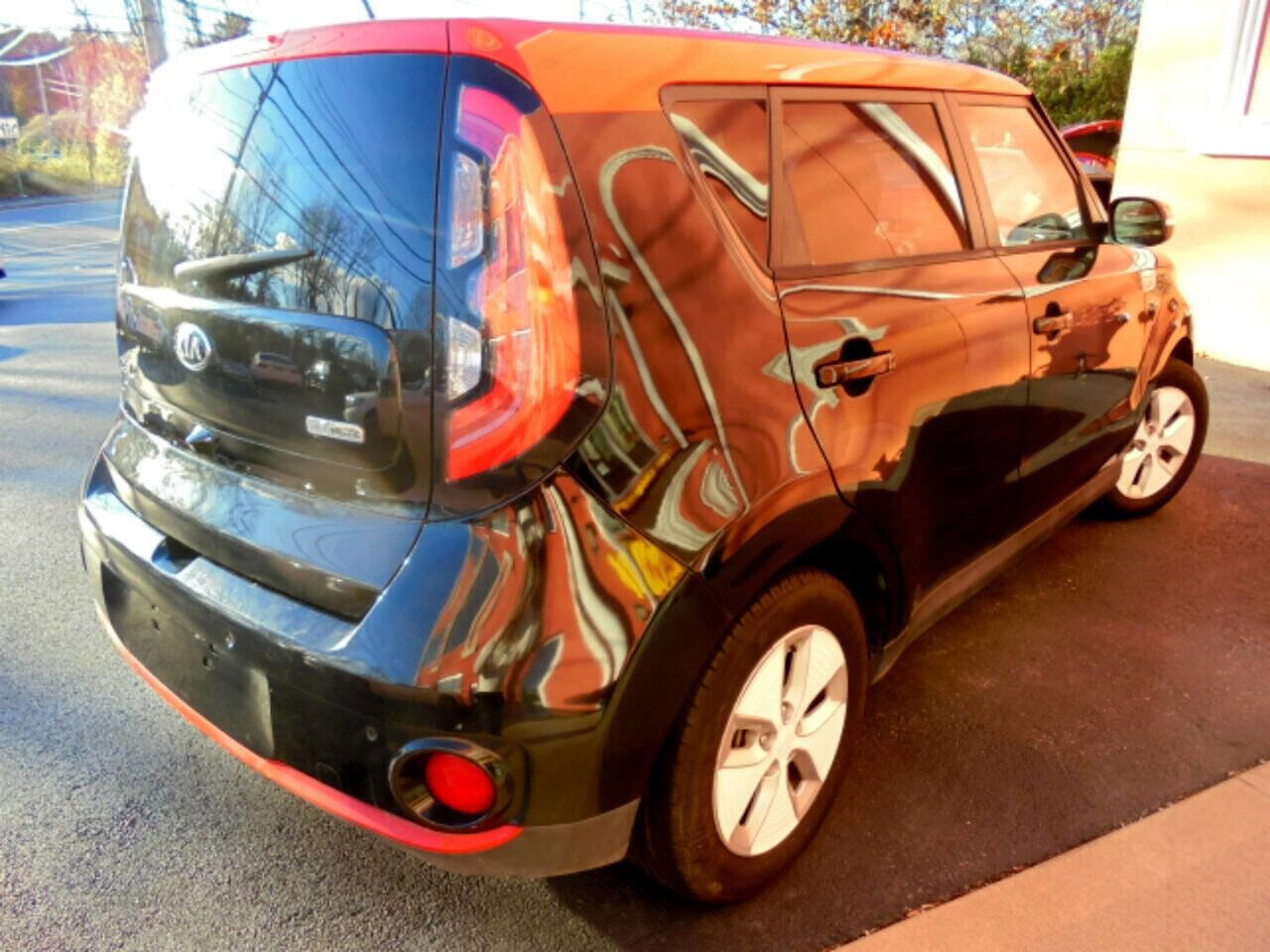 Used 2015 Kia Soul EV + image 22