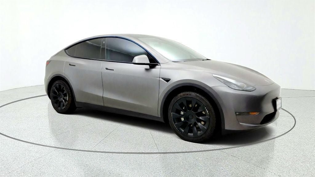 Used 2022 Tesla Model Y Long Range AWD/4WD image 3