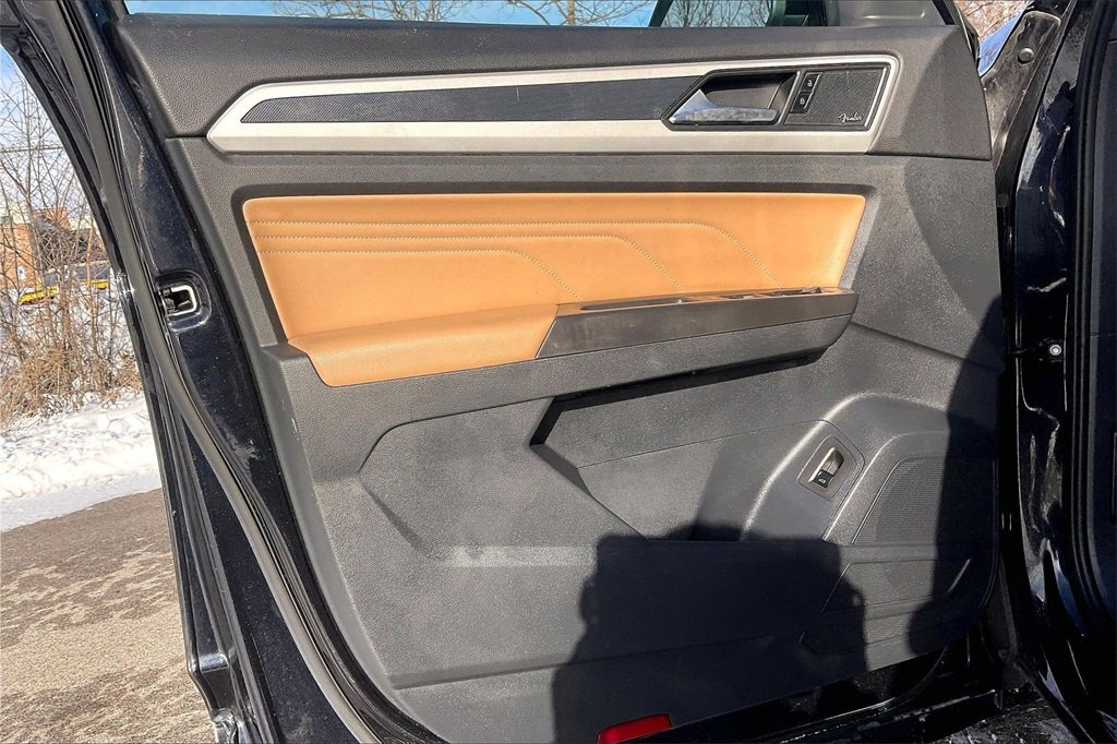 Used 2023 Volkswagen Atlas Cross Sport SEL Premium R-Line image 23