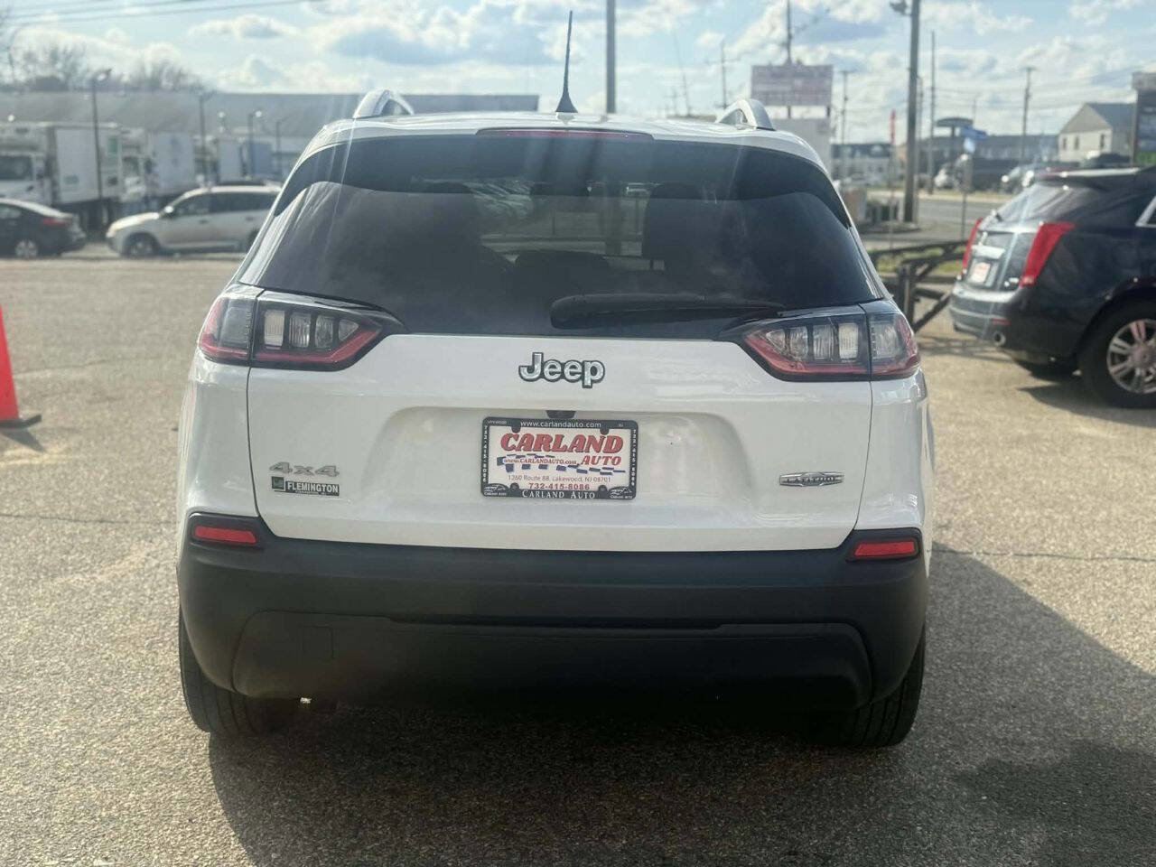 Used 2019 Jeep Cherokee Latitude Plus AWD/4WD image 6