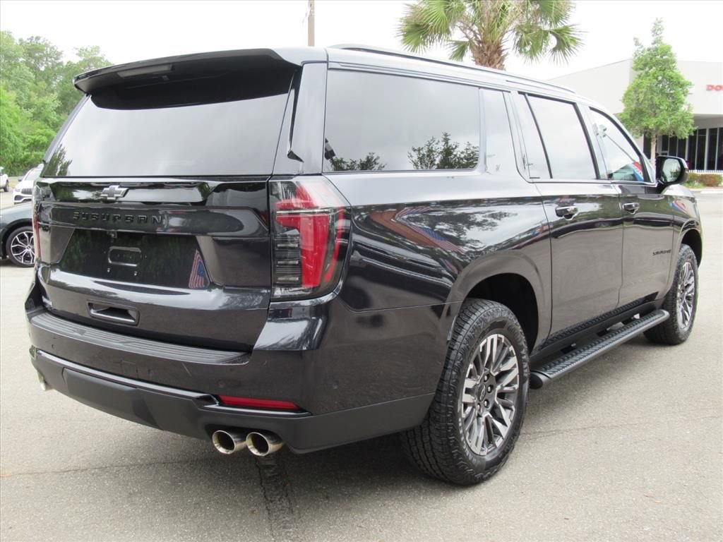 Used 2025 Chevrolet Suburban Z71 AWD/4WD image 7