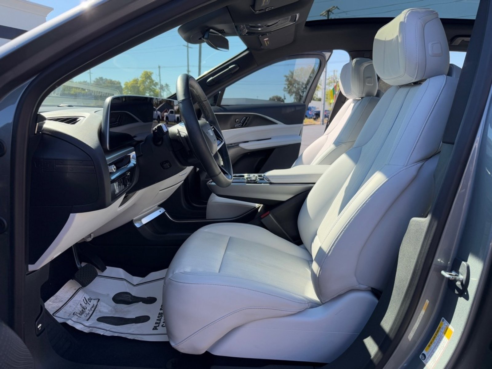 Used 2024 Cadillac Lyriq Luxury w/ LPO, Floor Liner Package image 10