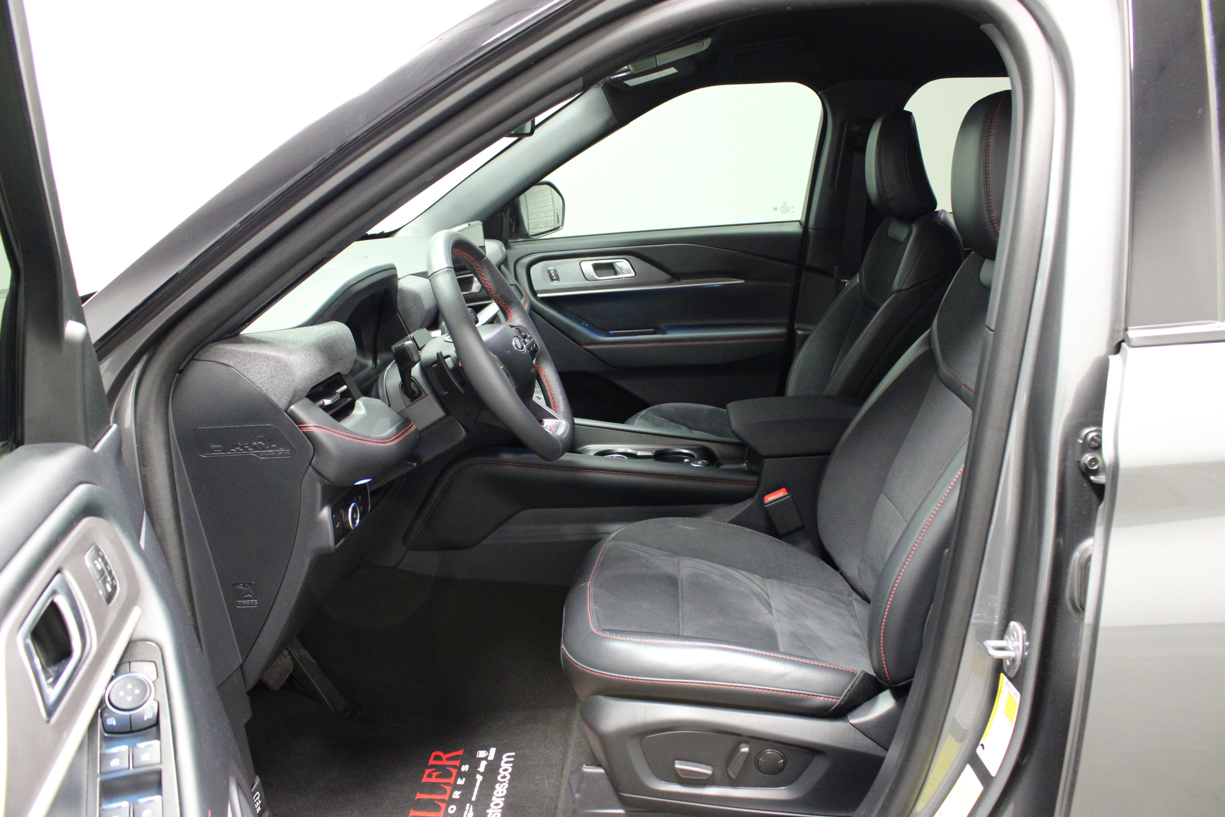 Used 2025 Ford Explorer ST image 12