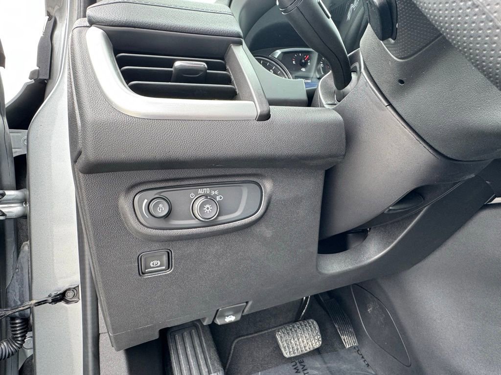 Used 2024 GMC Terrain SLE w/ Driver Convenience Package image 25