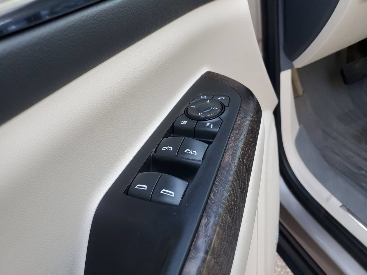 Used 2023 GMC Acadia Denali w/ Denali Technology Package FWD image 17