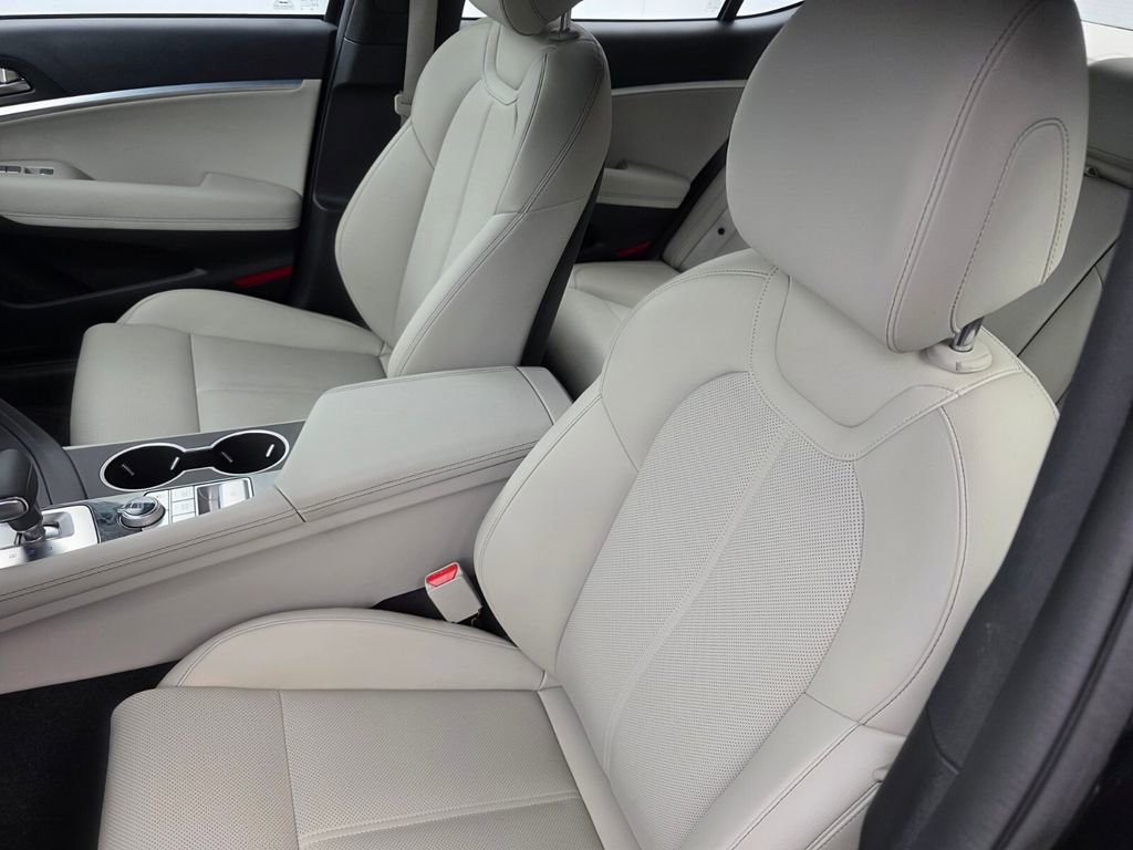 Used 2023 Genesis G70 2.0T RWD image 10