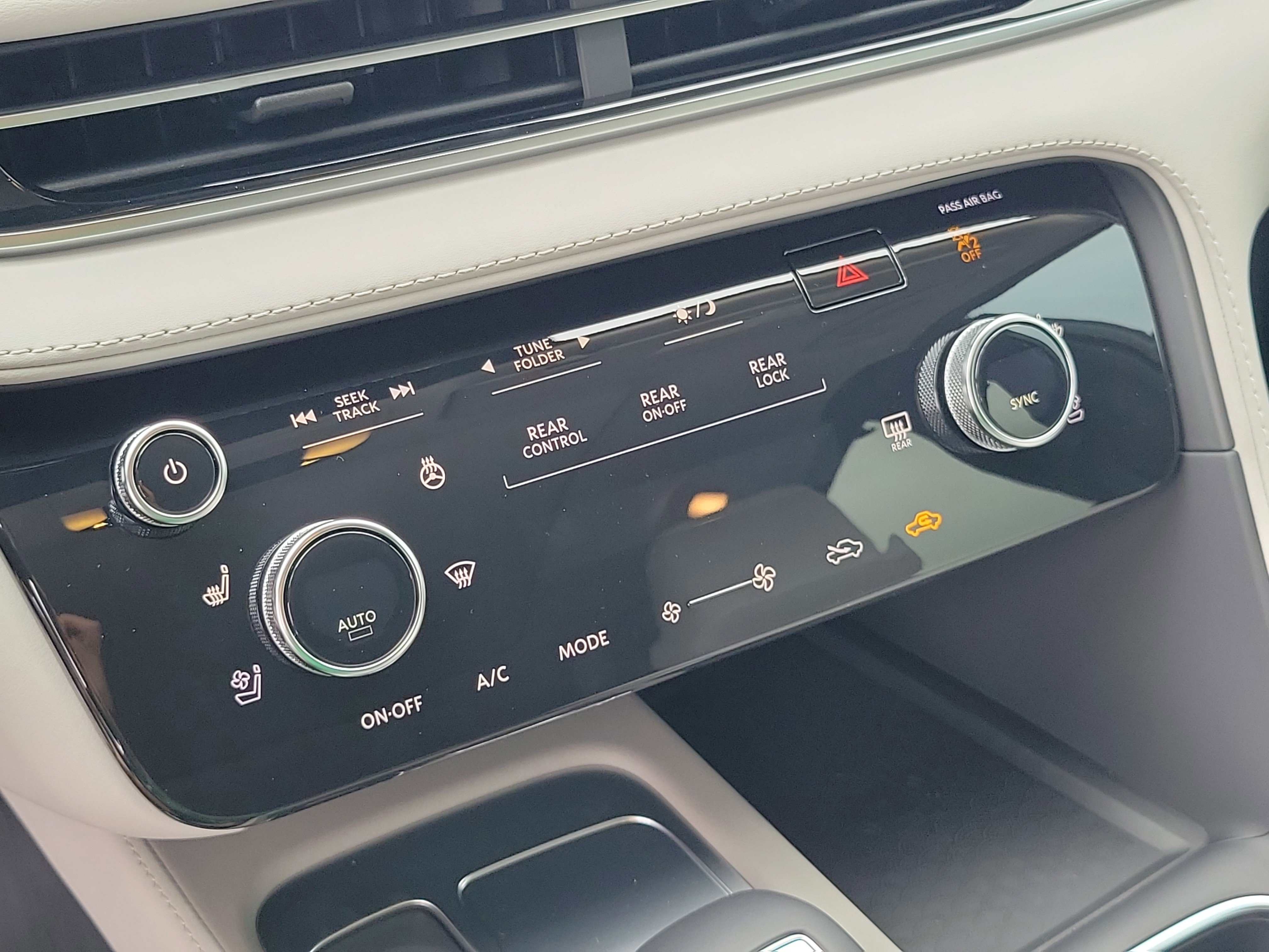 New 2026 INFINITI QX60 Luxe w/ Family Package image 18