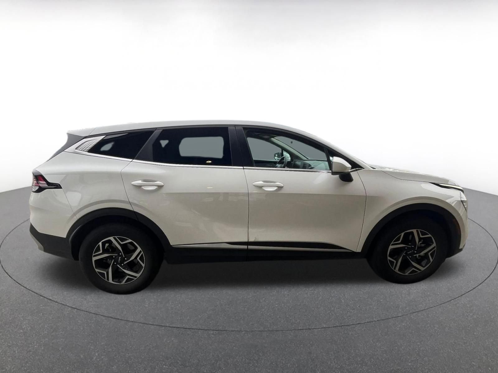 Used 2025 Kia Sportage LX image 8