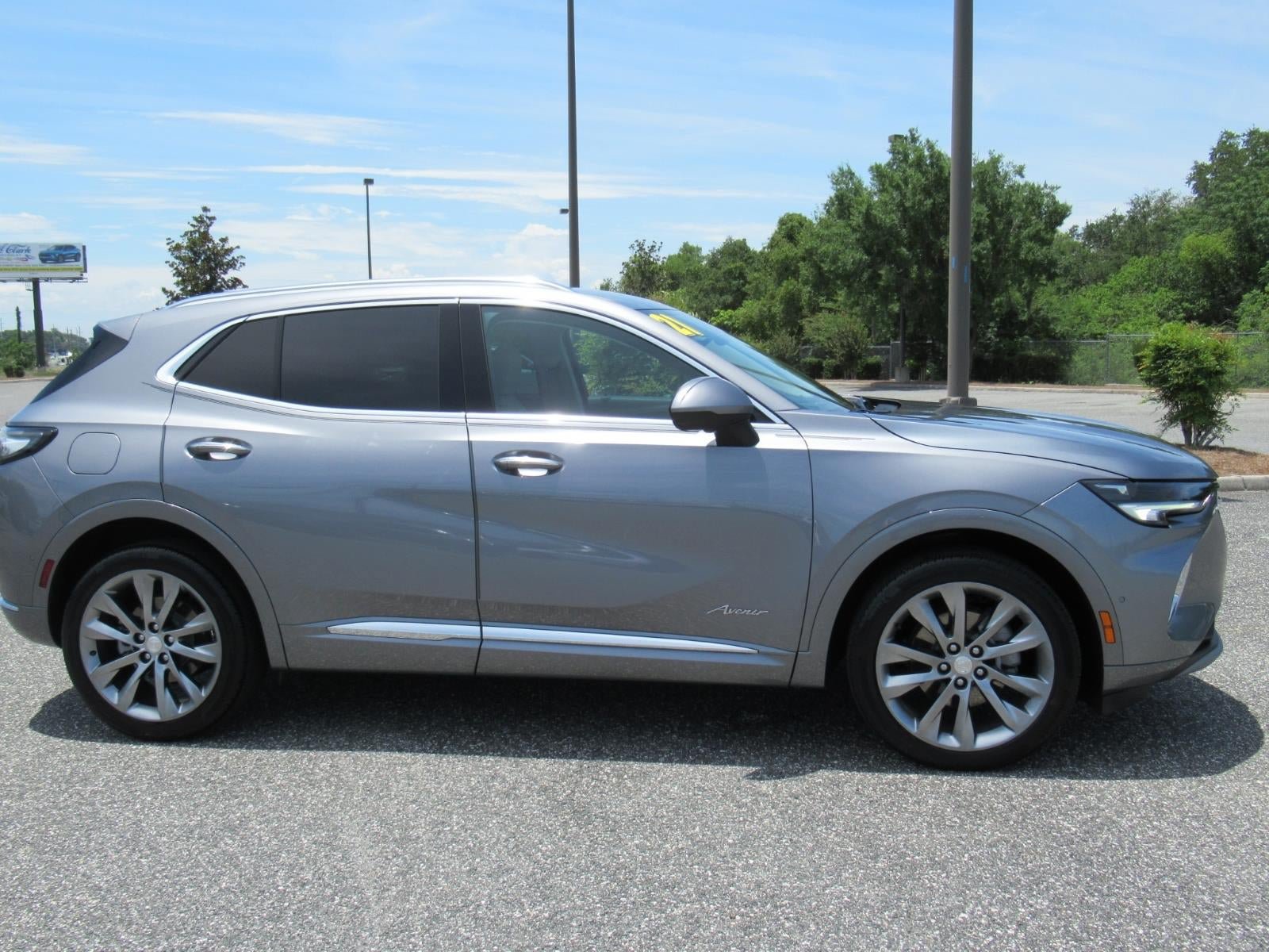 Used 2021 Buick Envision Avenir w/ Technology Package II FWD image 2