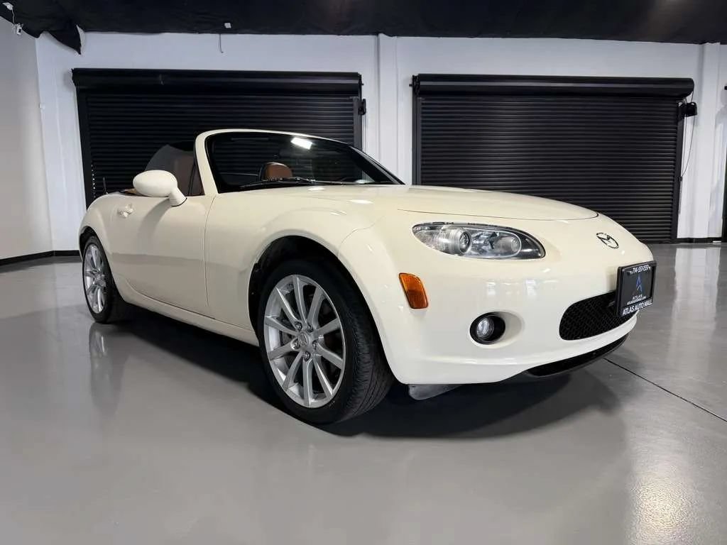 Used 2006 MAZDA MX-5 Miata Grand Touring w/ Premium Pkg RWD image 3