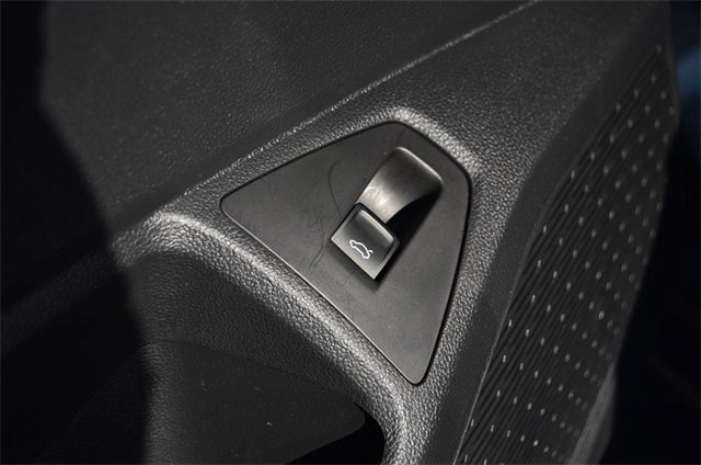 Certified 2025 Volkswagen Jetta SE w/ Sunroof Package image 9