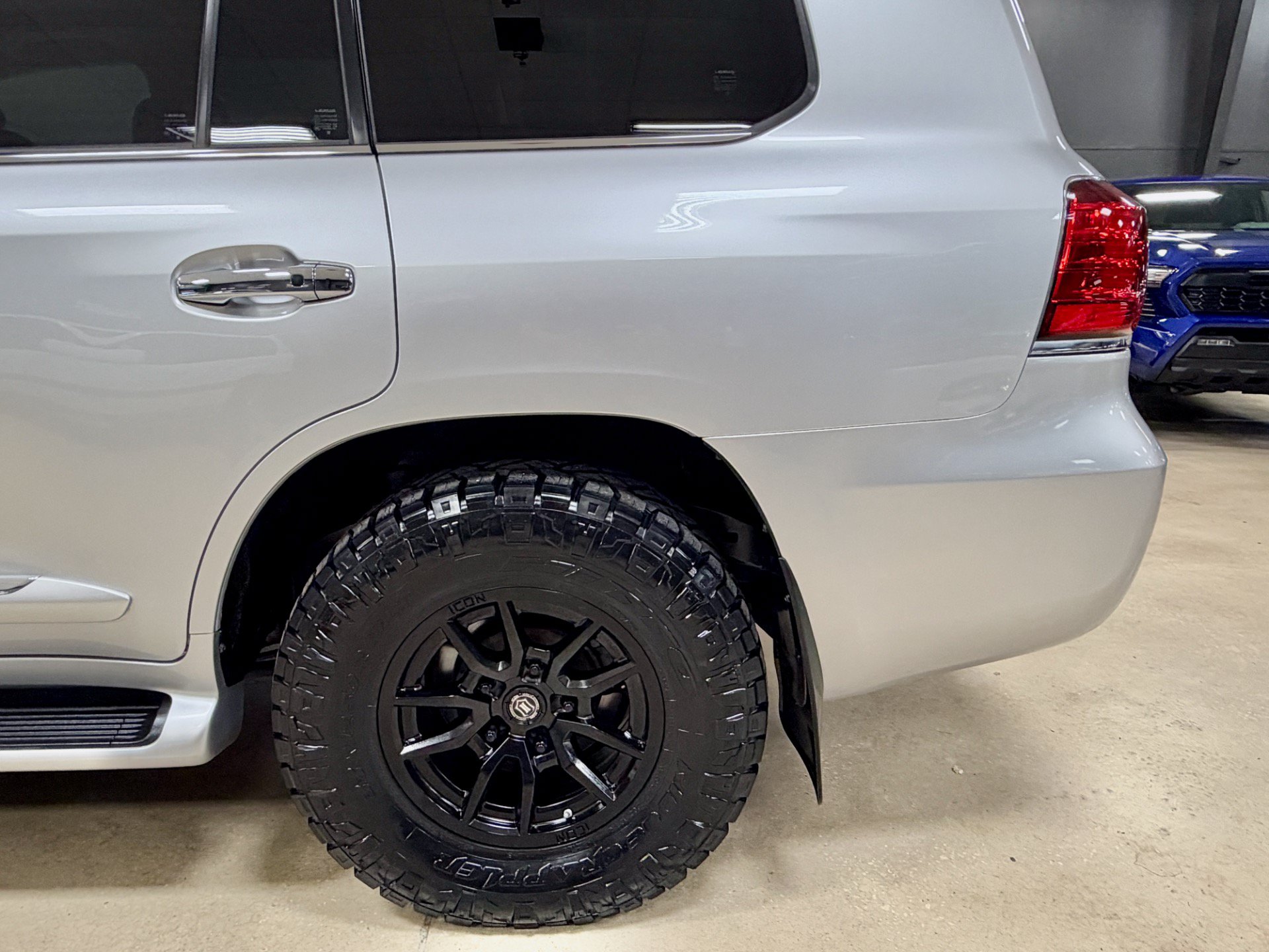 Used 2010 Lexus LX 570 4WD image 15