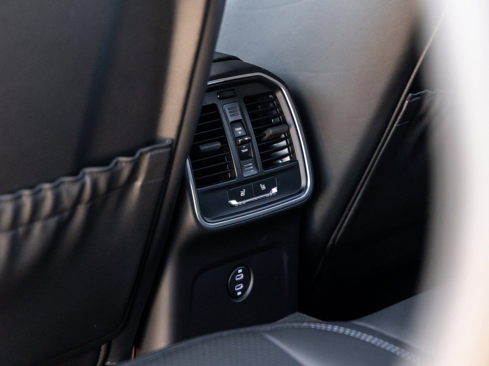 Certified 2025 Porsche Macan image 36