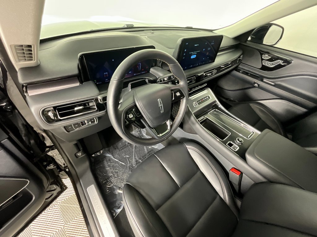 Used 2025 Lincoln Aviator AWD image 15