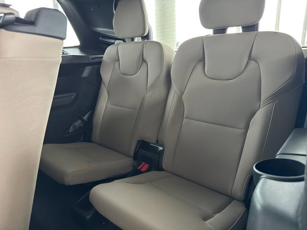 New 2026 Volvo XC90 B6 Core image 14